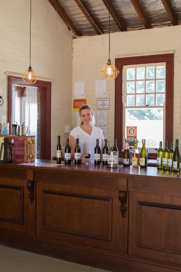 Petersons Armidale Winery And Guesthouse Exterior foto